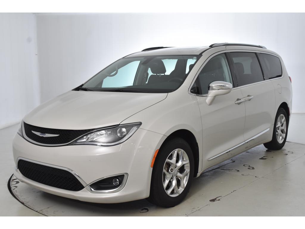 Pre-Owned 2017 Chrysler Pacifica Limited FWD Mini-van, Passenger